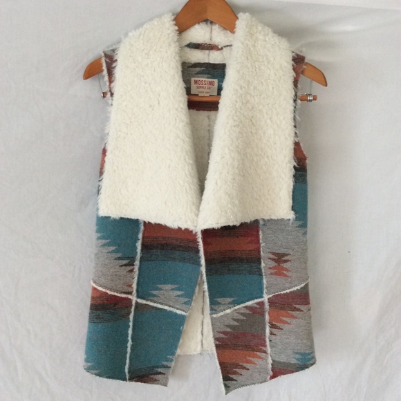 🌸🌸 Faux Sherpa and Wool Aztec Boho Vest 🌸🌸 - Picture 2 of 5